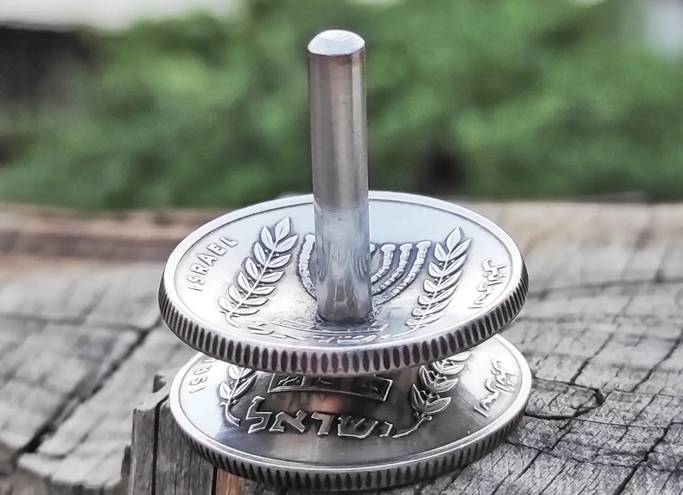 סביבונים מיוחדים עשויים בעבודת יד ממטבעות