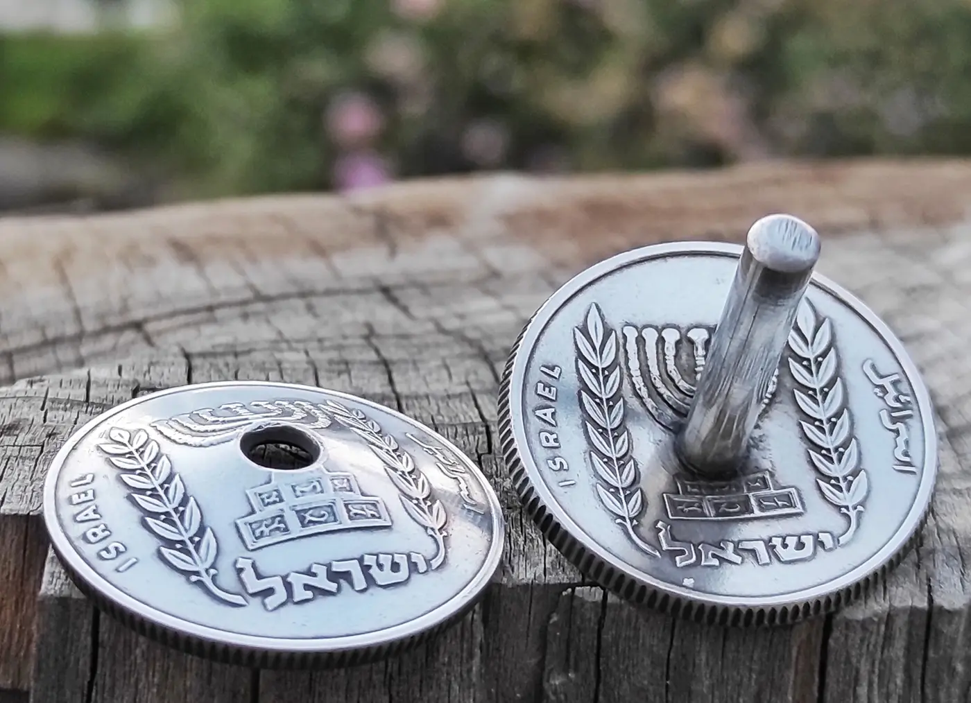 סביבונים מיוחדים עשויים בעבודת יד ממטבעות