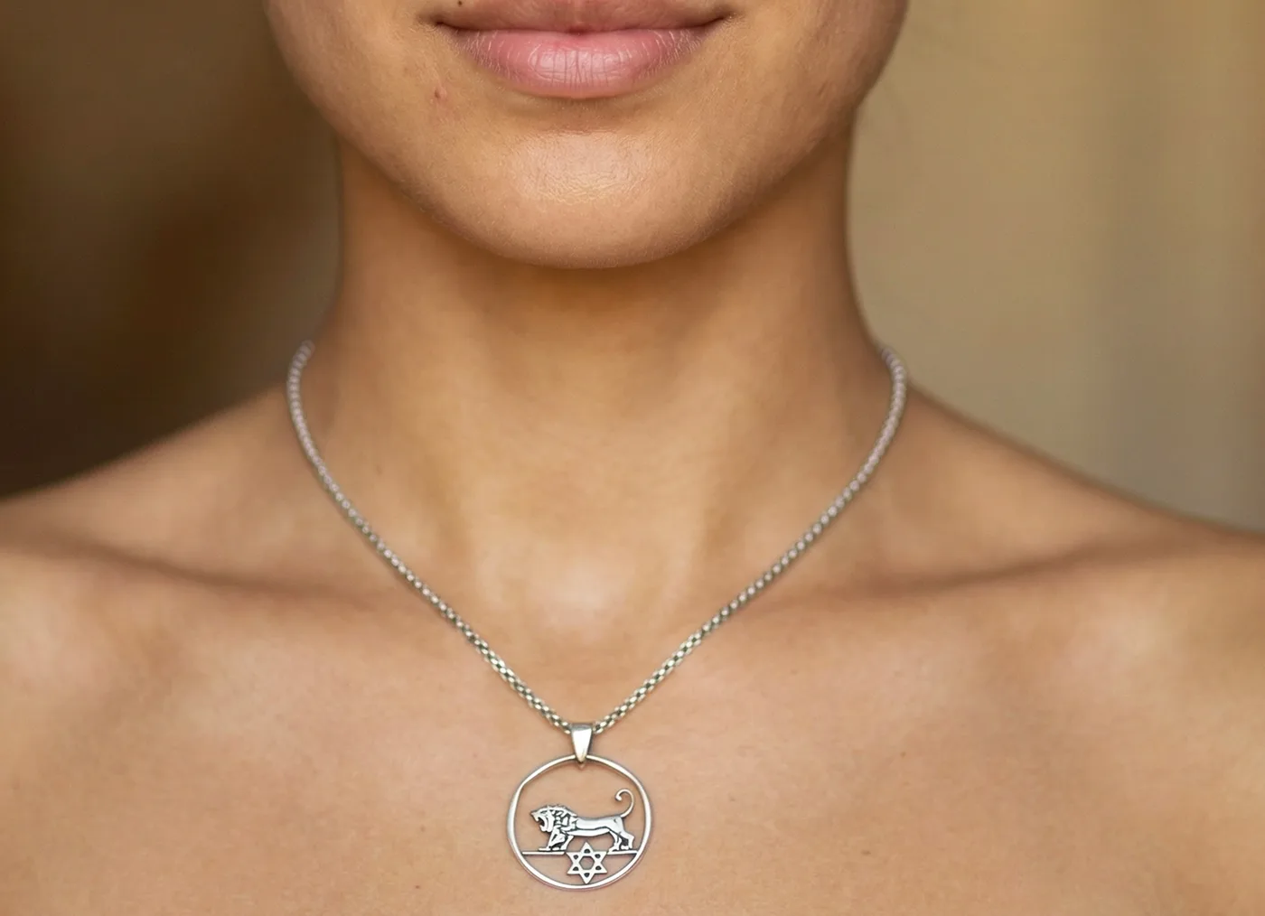 תליון ממטבע ";אריה יהודה"; בתוספת מגן דוד