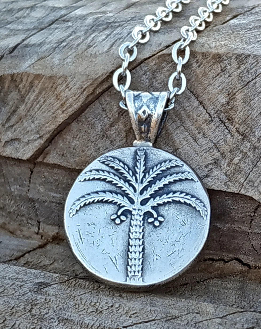 תליון עץ תמר, 100 פרוטה - מהמטבעות הראשונים של ישראל