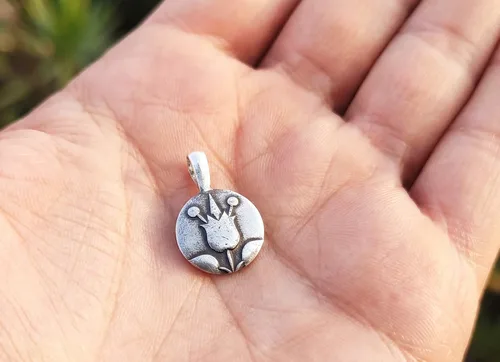 תליון רימונים קטן, ממטבע 1      לירה, 1970