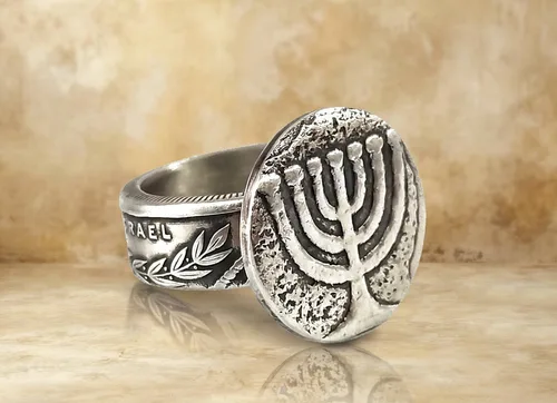 טבעת מנורה - עשויה משני  מטבעות ישראליים