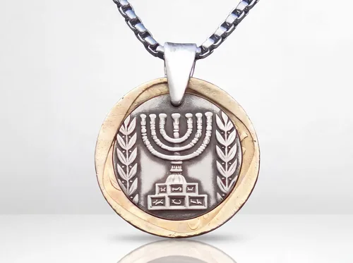 תליון מנורה עבודת יד בעיצוב ייחודי מאת מירן שביט