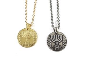 תליון ממטבע מנורה חצי   לירה, שנות ה 60